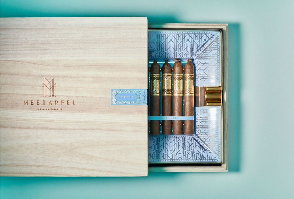 Meerapfel Ernest Double Robusto + Ashtray - Box of 10